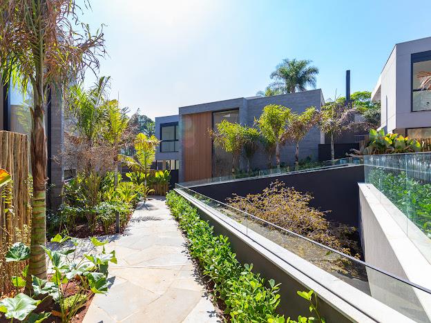 Casa a venda 624 m², 4 suites, 4 vagas, CONDOMÍNIO VILA ODAR - foto 2